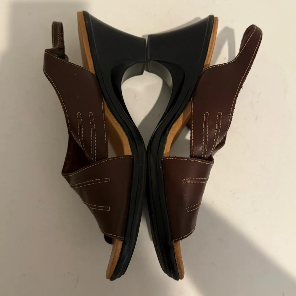 CLARKS Slingback Criss Cross Strap Dress Sandals Brown Leather Peep Toe Size 10
